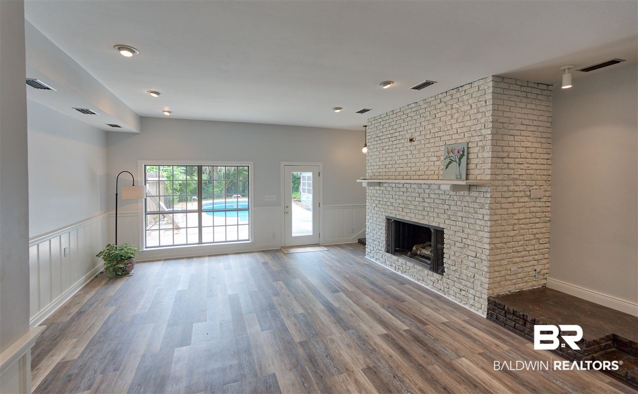 19414 Liberty Road Fairhope, AL 36532 - Photo 5 of 49 Living Room