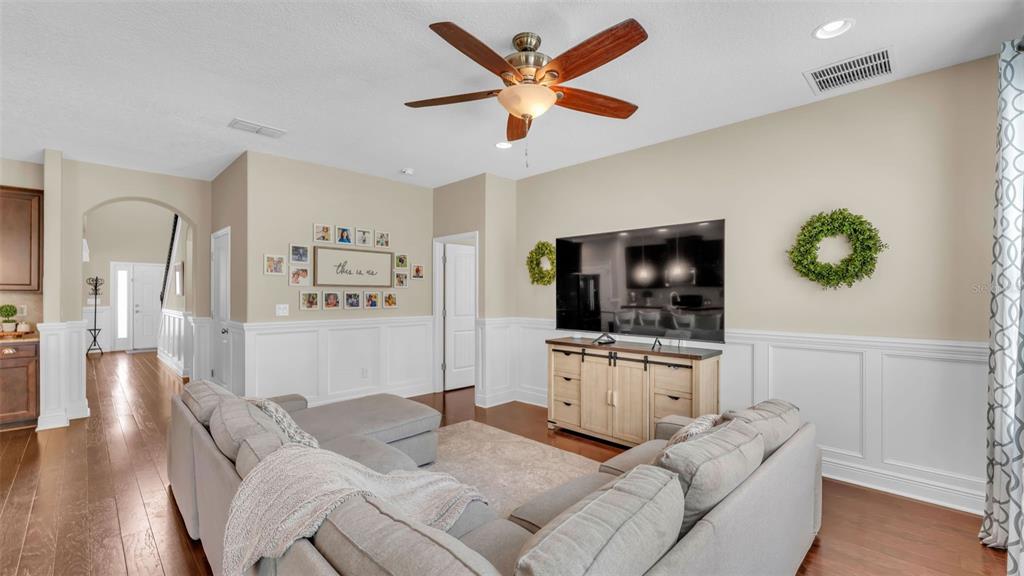 132 Magneta Loop Auburndale, FL 33823 - Photo 18 of 56 a living room with furniture and a flat screen tv