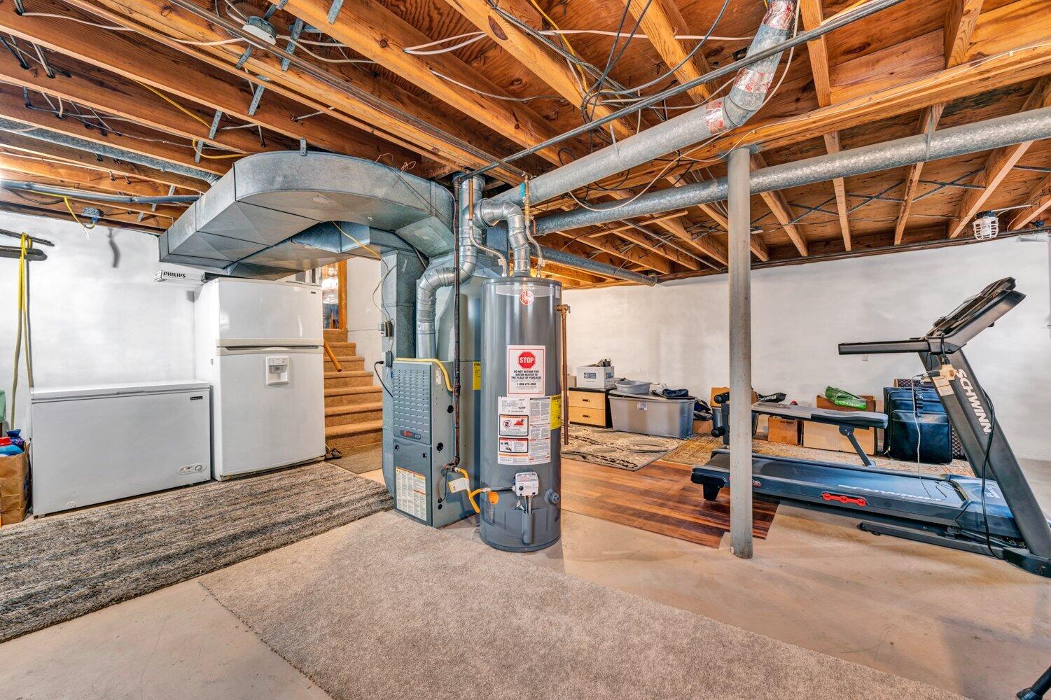 3131 Galloway Drive Roanoke, VA 24018 - Photo 24 of 37 a view of a room with gym equipment