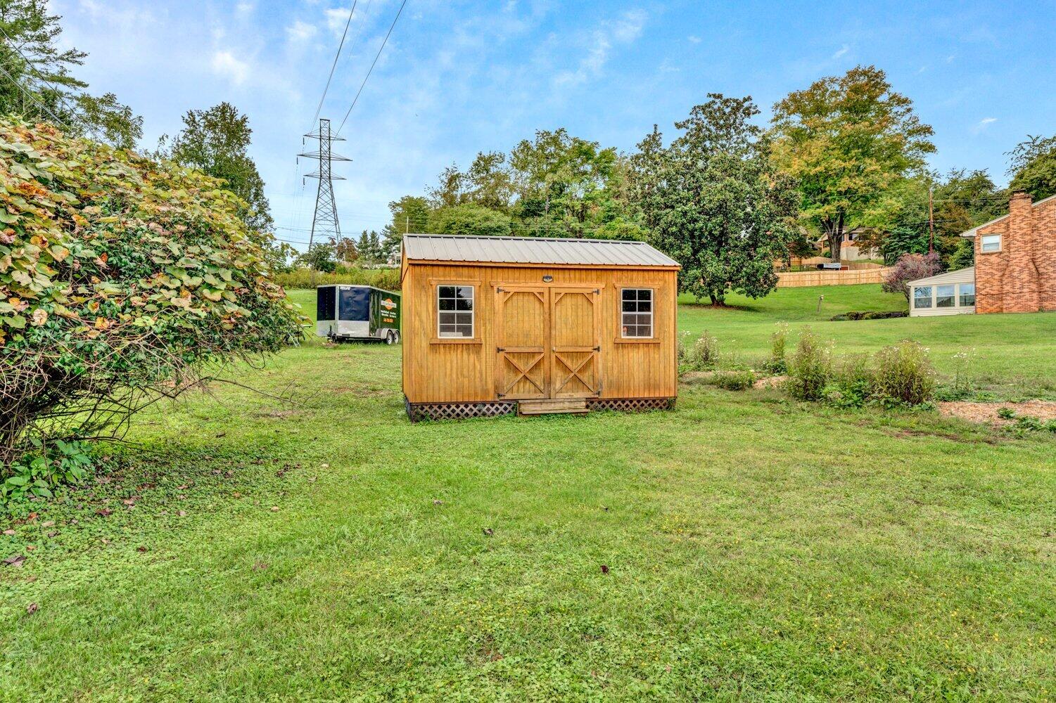 3131 Galloway Drive Roanoke, VA 24018 - Photo 29 of 37 a backyard of a house with lots of green space