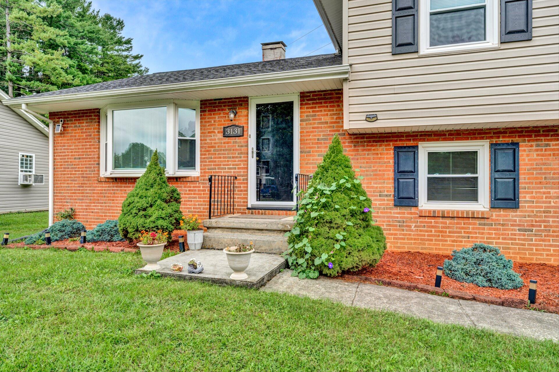 3131 Galloway Drive Roanoke, VA 24018 - Photo 4 of 37 a front view of a house with a yard