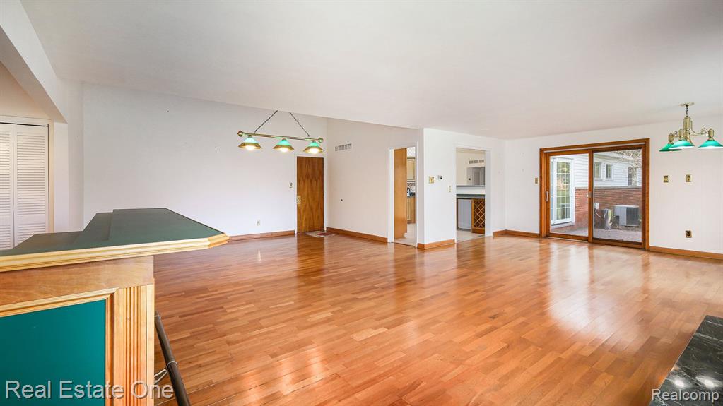313 Nesbit Lane Rochester, MI 48309 - Photo 2 of 22