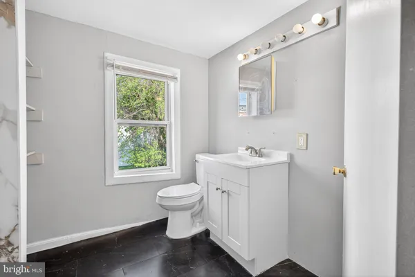 $2,200 | 216 West Division Street, Dover, DE 19904