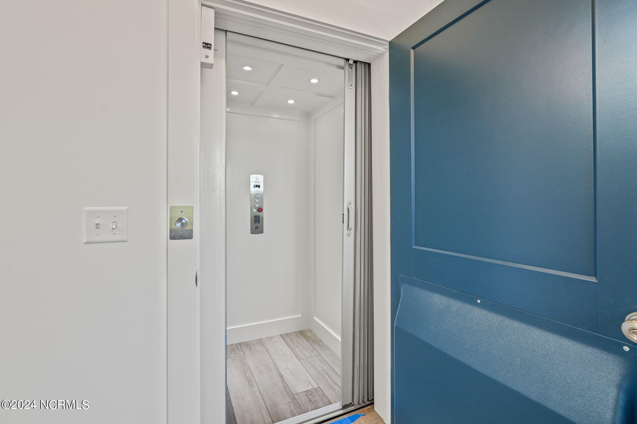 121 Atkinson Road Surf City, NC 28445 - Photo 33 of 70 Elevator