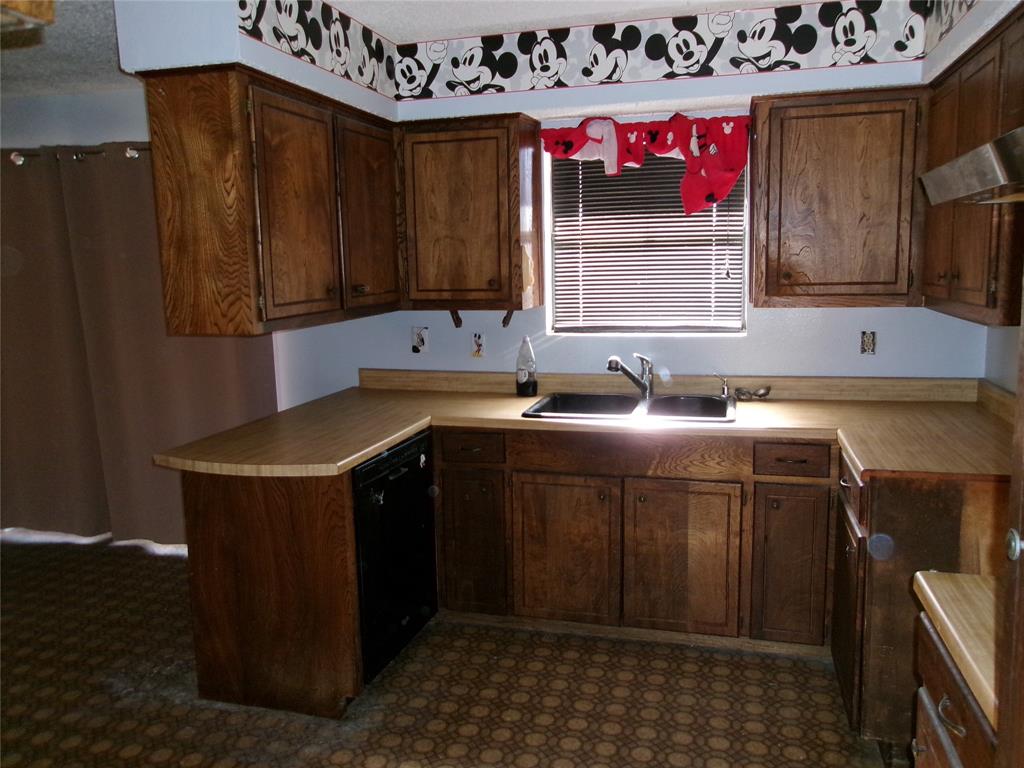 538 Massey Street Athens, TX 75751 - Photo 9 of 32 a bathroom with a sink and a mirror