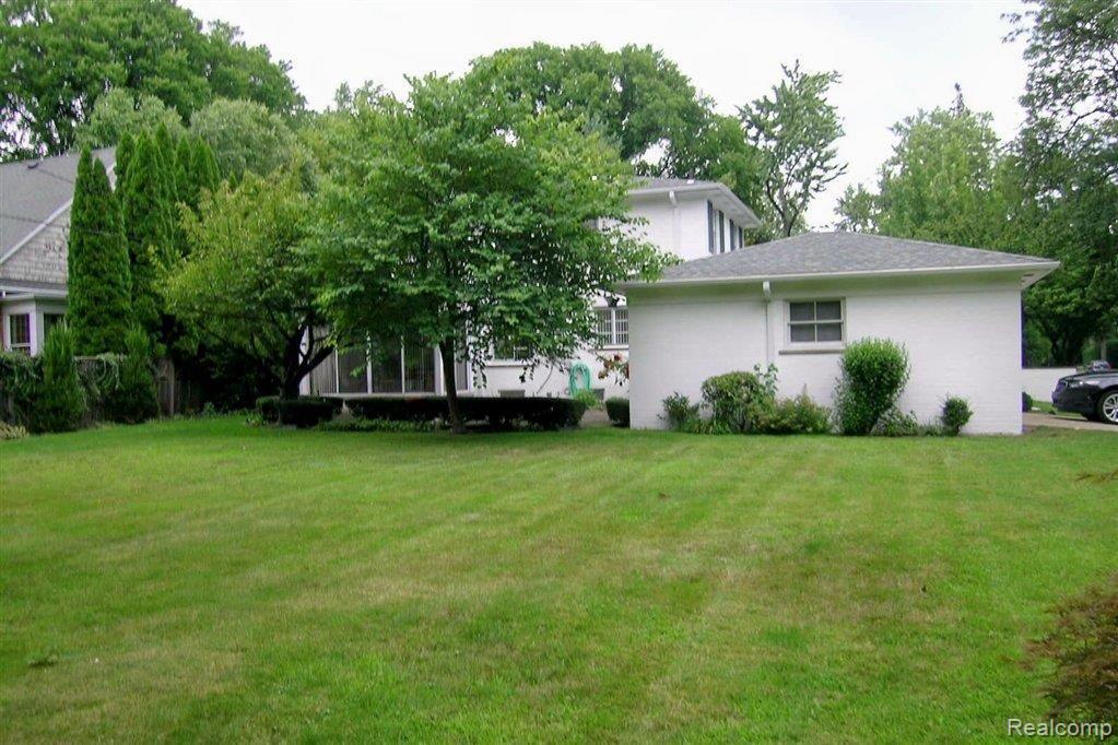 153 Cloverly Road Grosse Pointe, MI 48236 - Photo 10 of 10 2013-08-05 16.26.40.jpg