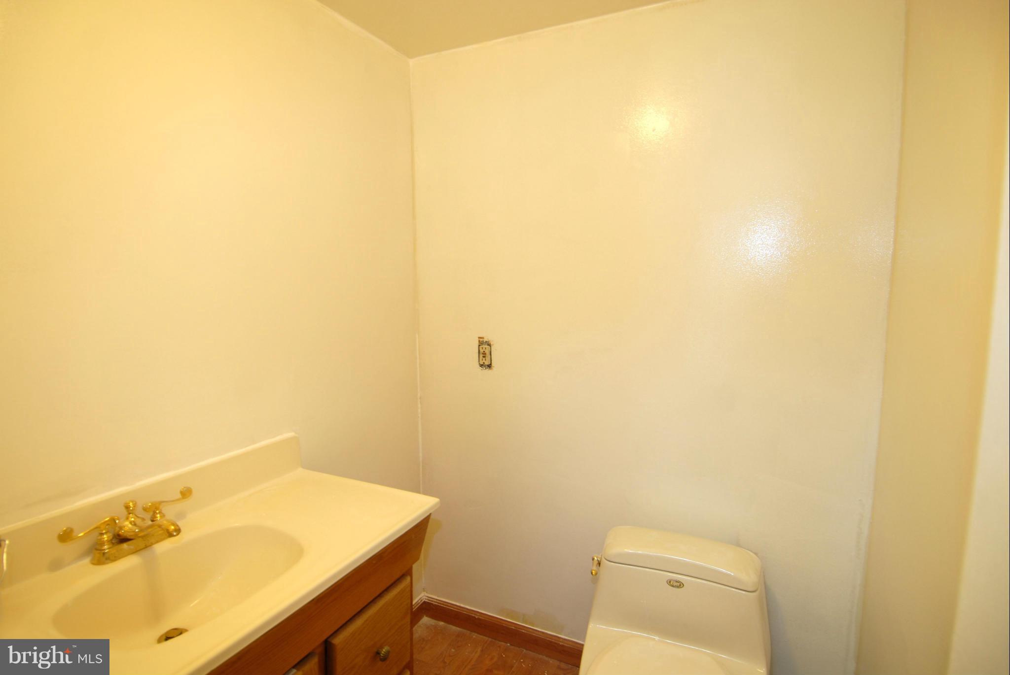 240 M Street Southwest, Unit E201 Washington, DC 20024 - Photo 11 of 27 Bath