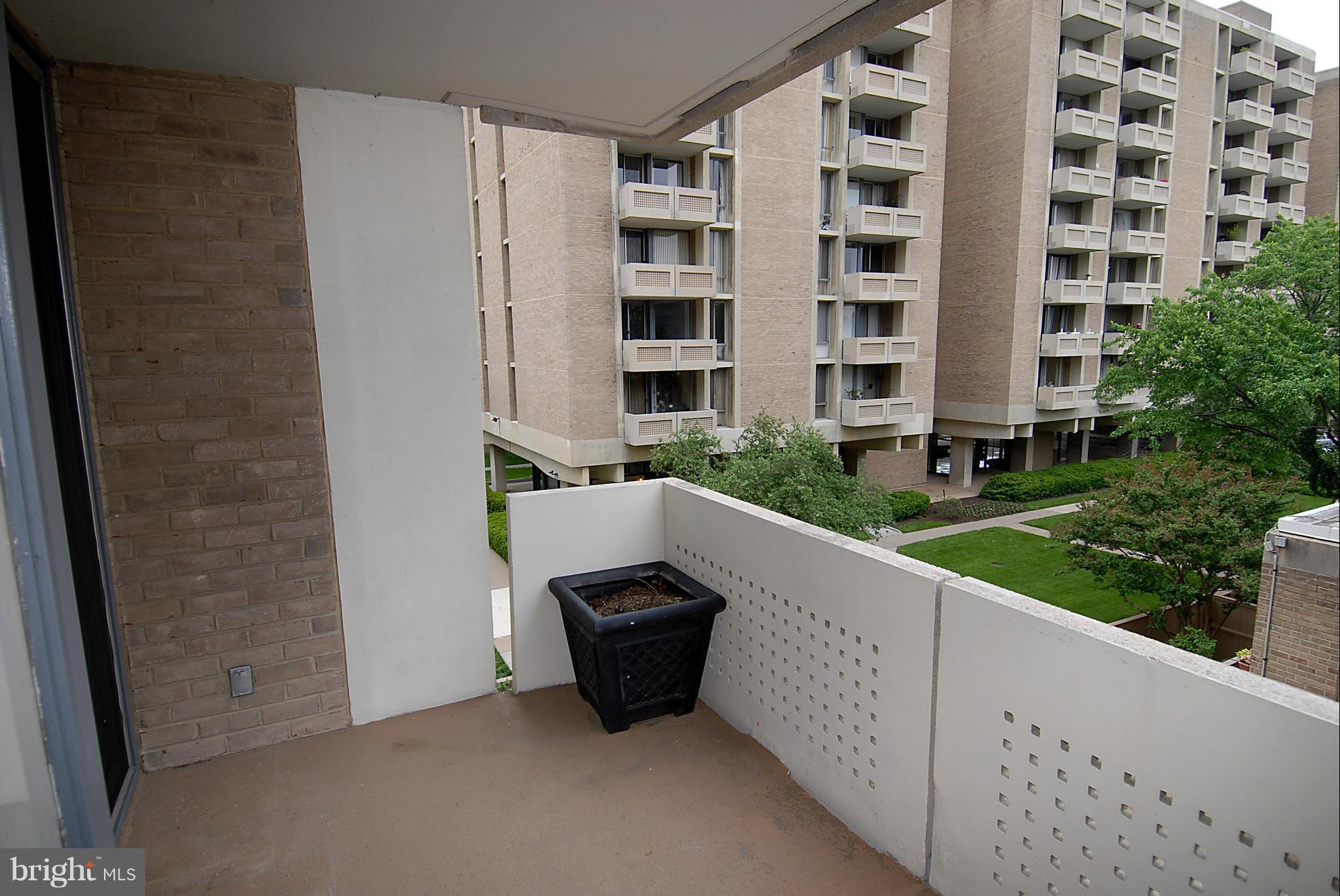 240 M Street Southwest, Unit E201 Washington, DC 20024 - Photo 6 of 27 Interior (General)