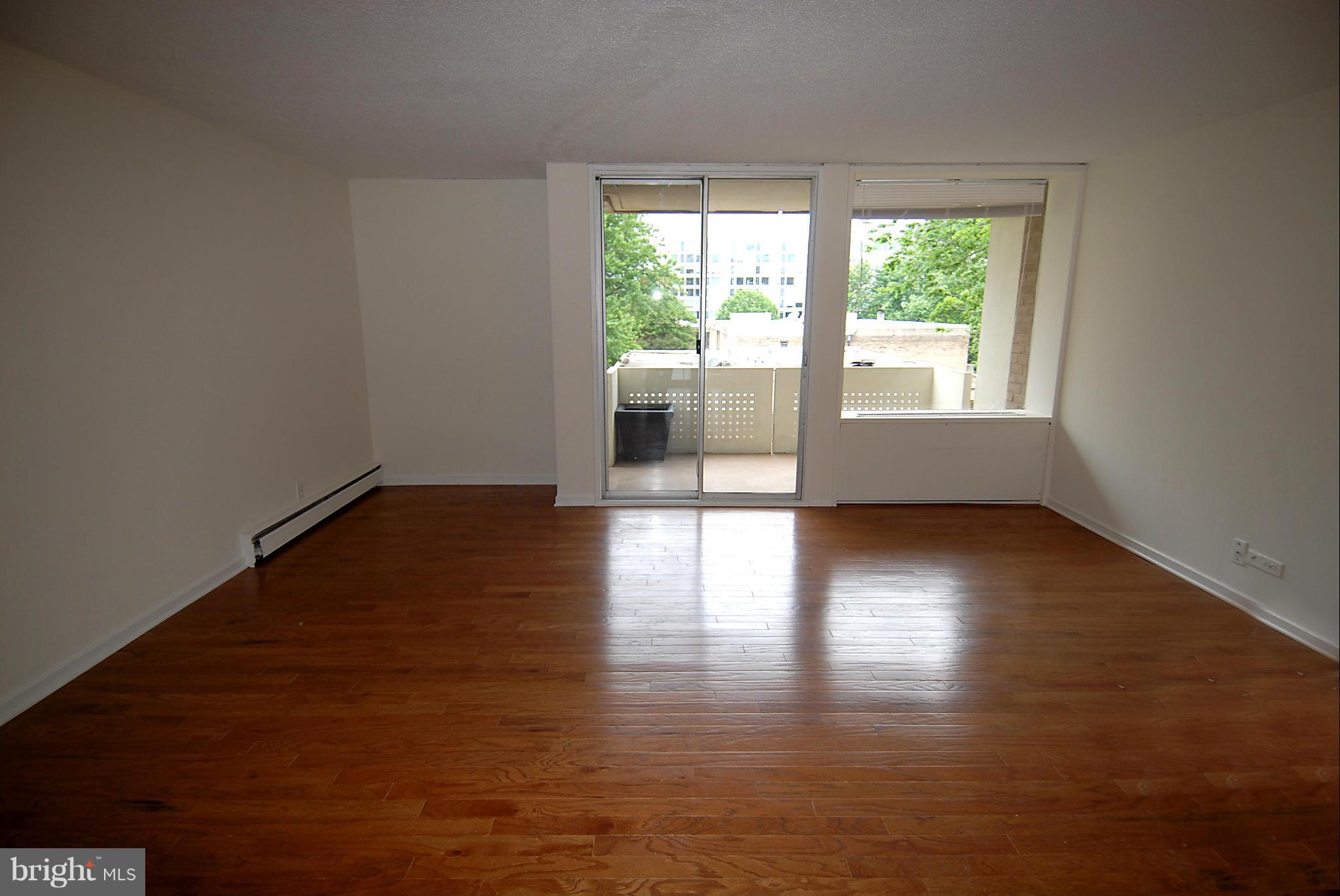 240 M Street Southwest, Unit E201 Washington, DC 20024 - Photo 7 of 27 Interior (General)