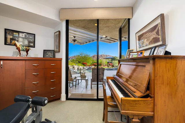 a view of an entryway with a workspace