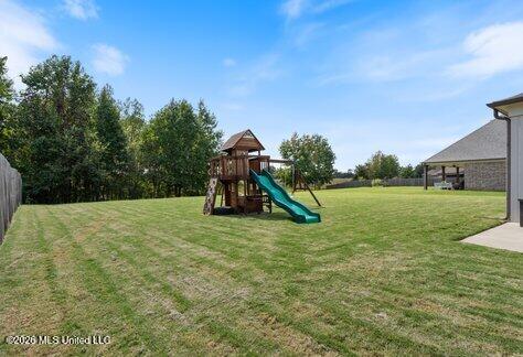 2175 Redbud Cove Southaven, MS 38672 - Photo 28 of 34 redbud-back yard 1