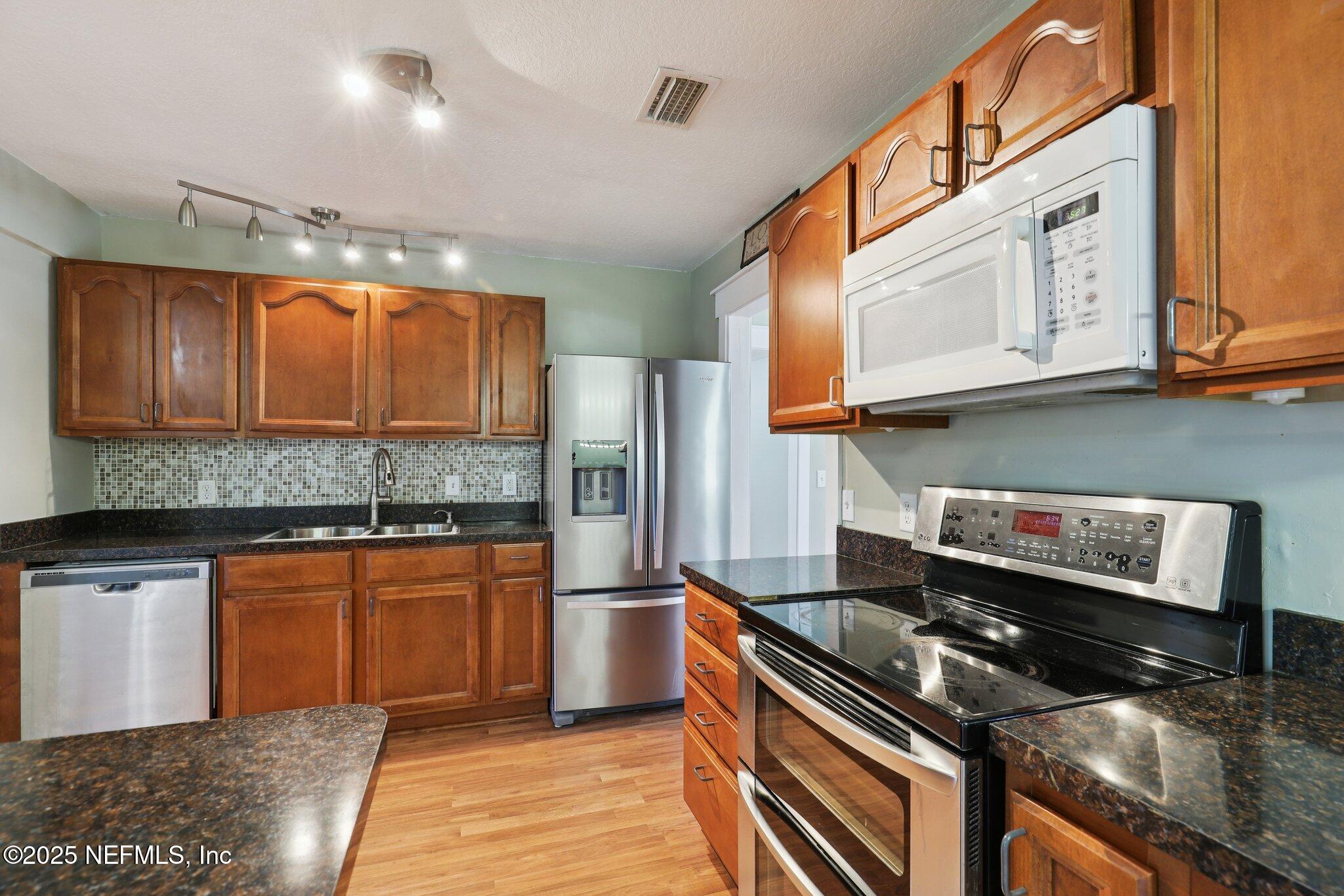 2707 Merwyn Road Jacksonville, FL 32207 - Photo 15 of 33 16-web-or-mls-Merwyn Rd-S1511-016