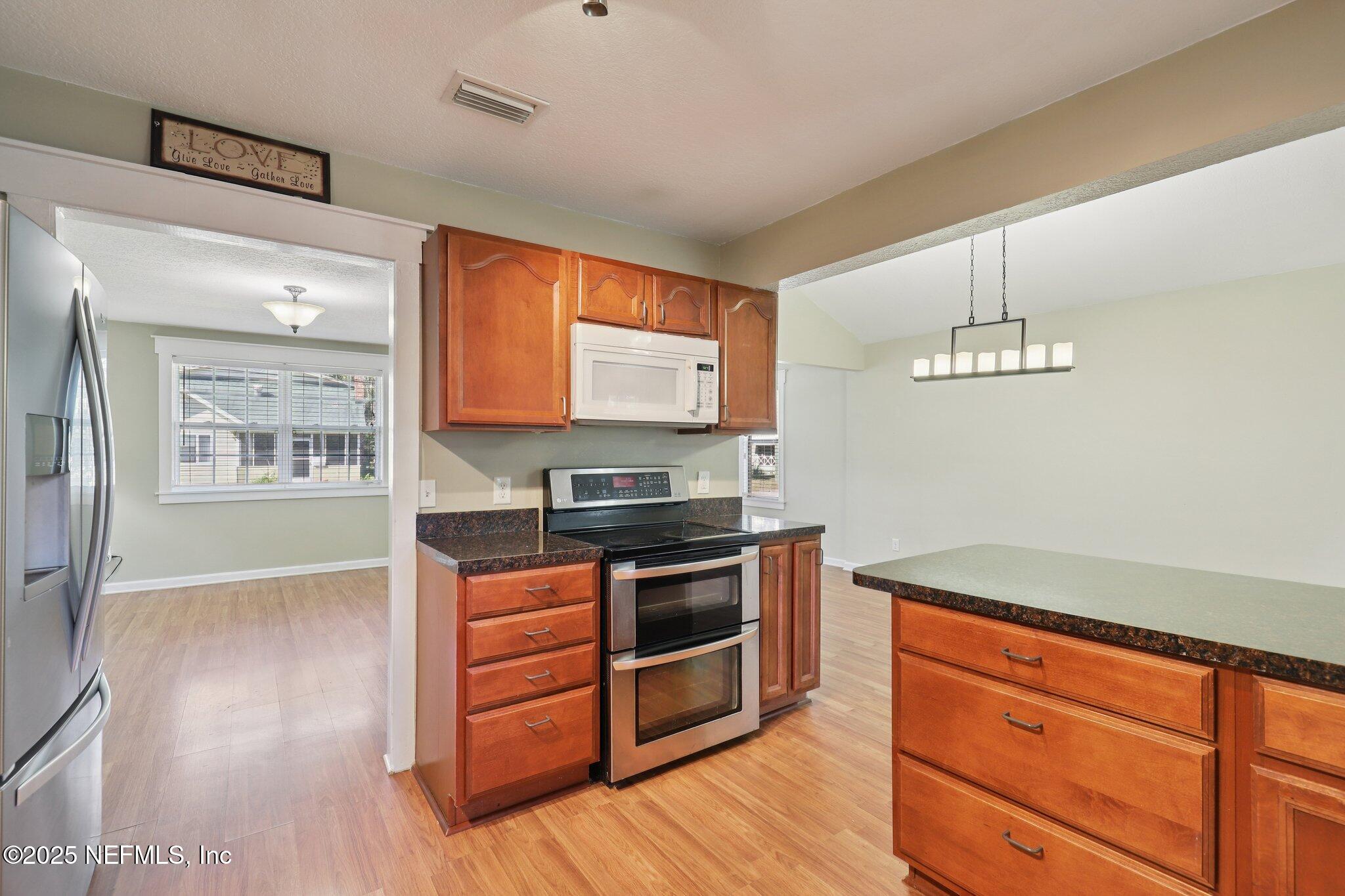 2707 Merwyn Road Jacksonville, FL 32207 - Photo 16 of 33 17-web-or-mls-Merwyn Rd-S1511-017