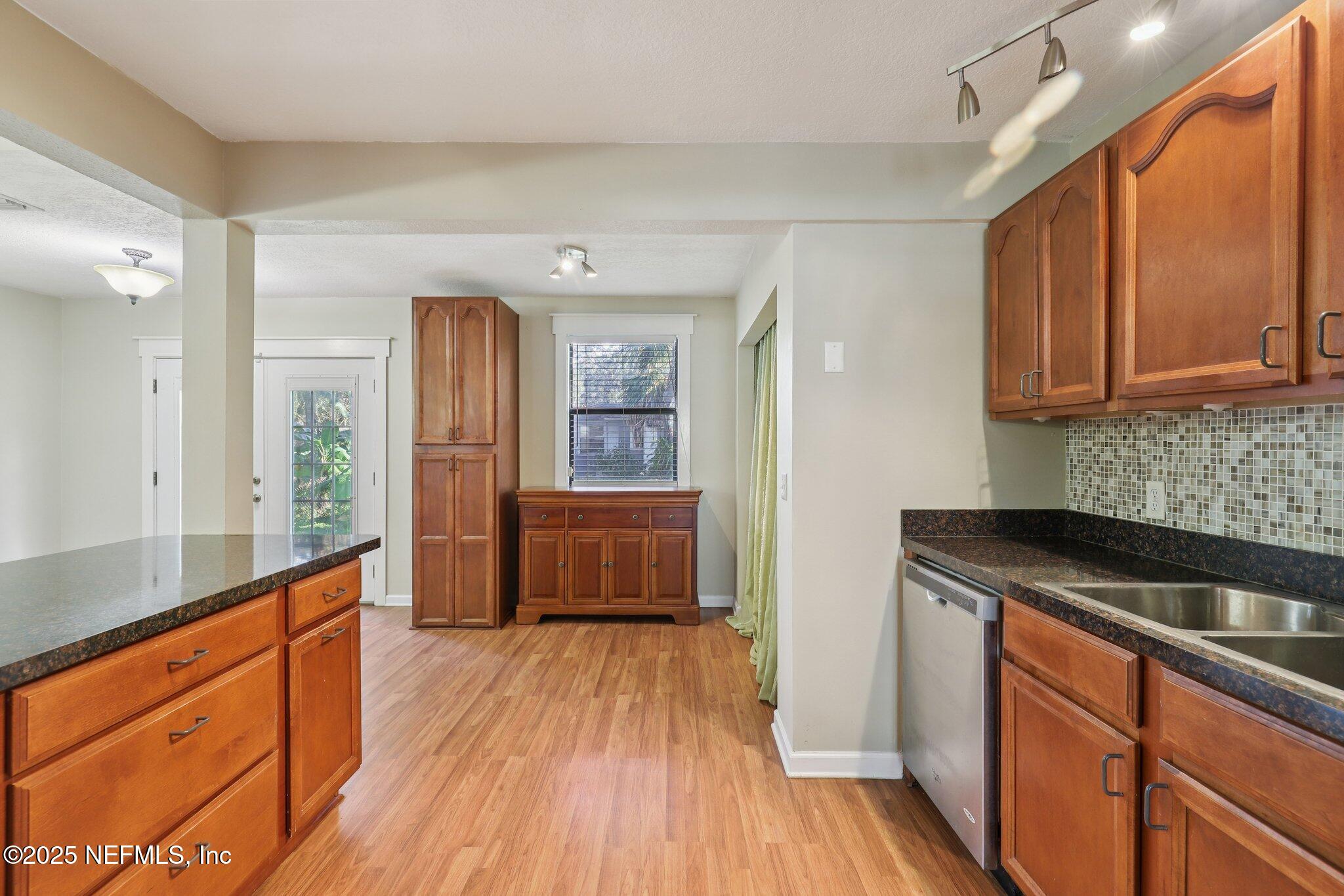 2707 Merwyn Road Jacksonville, FL 32207 - Photo 17 of 33 18-web-or-mls-Merwyn Rd-S1511-018