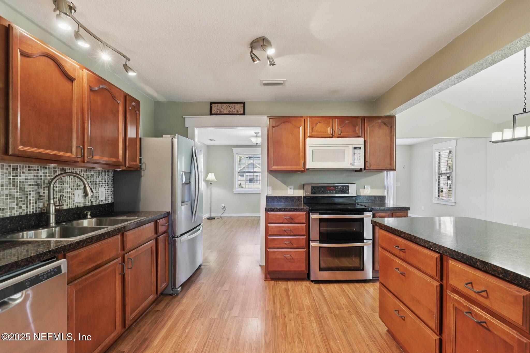 2707 Merwyn Road Jacksonville, FL 32207 - Photo 4 of 33 14-web-or-mls-Merwyn Rd-S1511-014