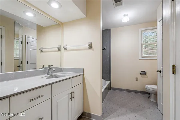 $599,000 | 1590 Epping Forest Drive, Southaven, MS 38671