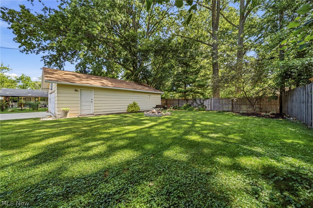 8225 Dartmoor Road Mentor, OH 44060 - Photo 9 of 32