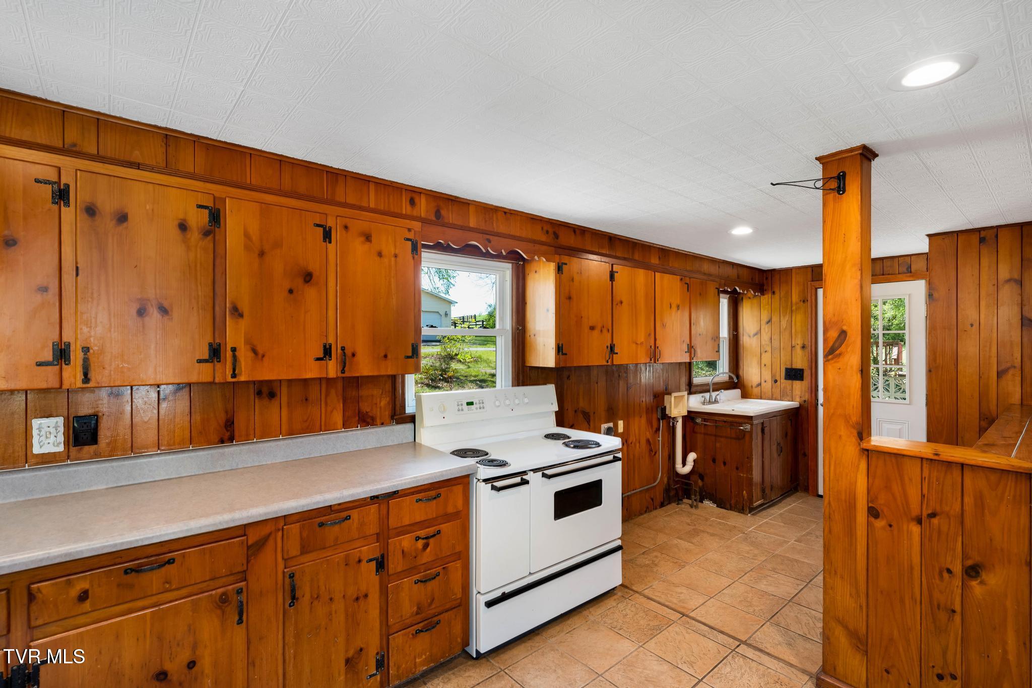 596 Leesburg Road Jonesborough, TN 37659 - Photo 11 of 48 596 Leesburg Road (41 of 56)