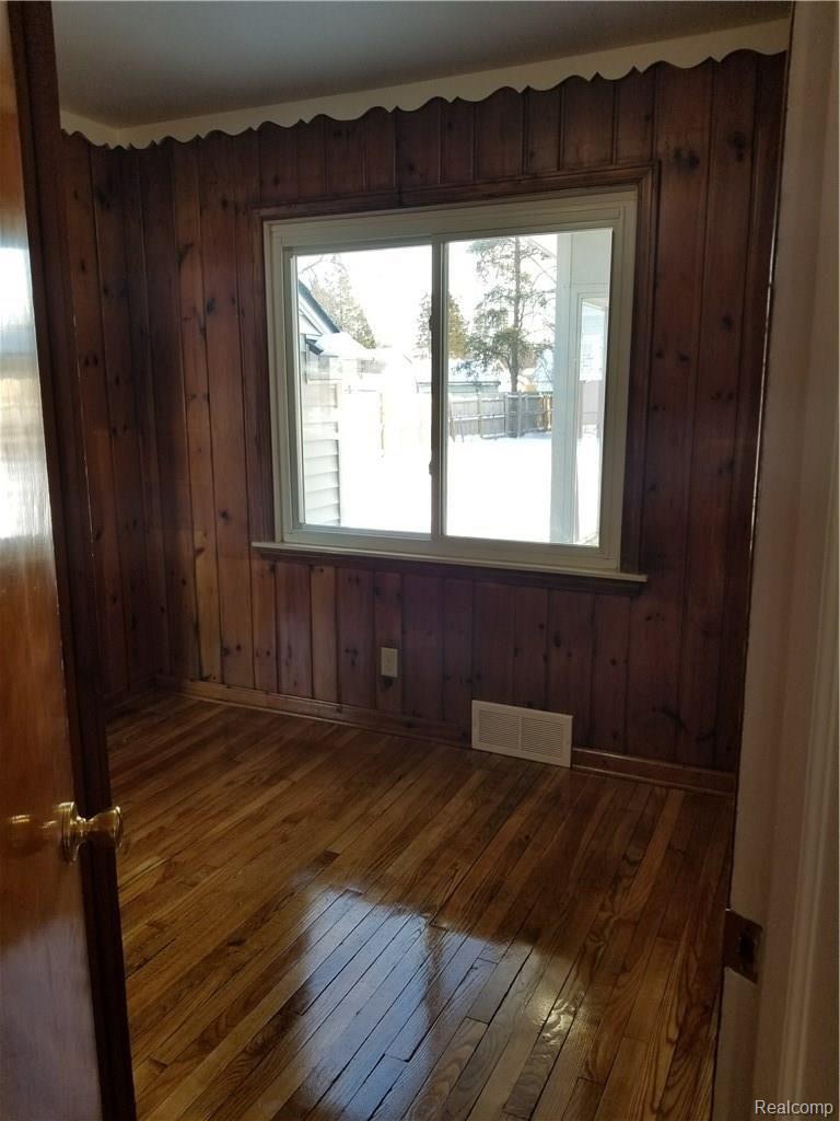 4230 Richfield Road Flint, MI 48506 - Photo 16 of 36 20180207_161451.jpg