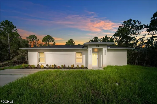 $1,800 | 4604 Queen Avenue North, Lehigh Acres, FL 33971