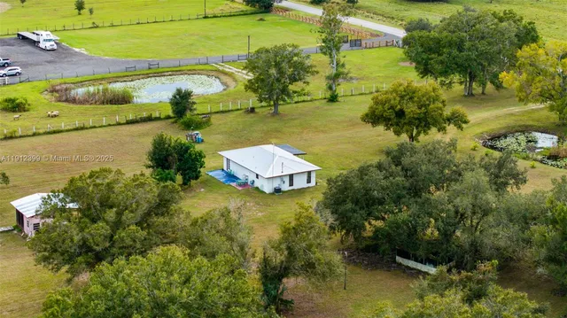 a view of a tennis court