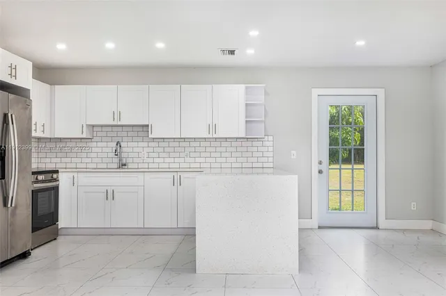 $480,000 | 2404 Silver Lake Road, LaBelle, FL 33935