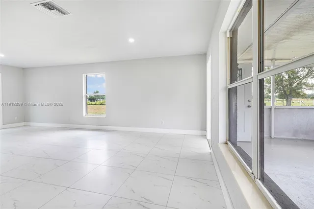 $480,000 | 2404 Silver Lake Road, LaBelle, FL 33935