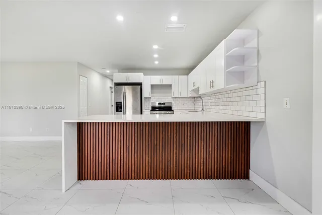 $480,000 | 2404 Silver Lake Road, LaBelle, FL 33935