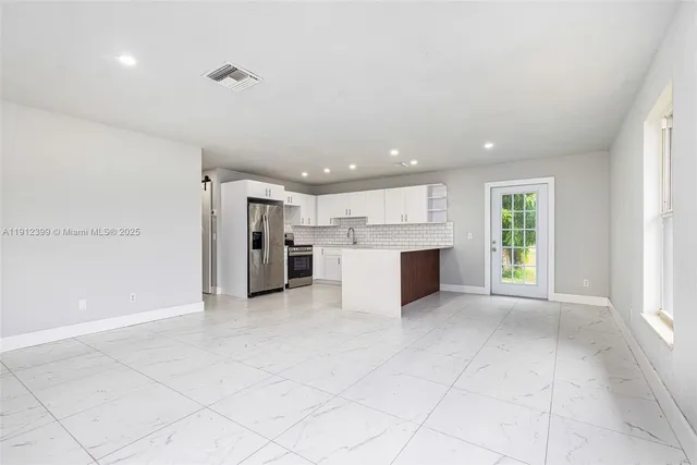 $480,000 | 2404 Silver Lake Road, LaBelle, FL 33935