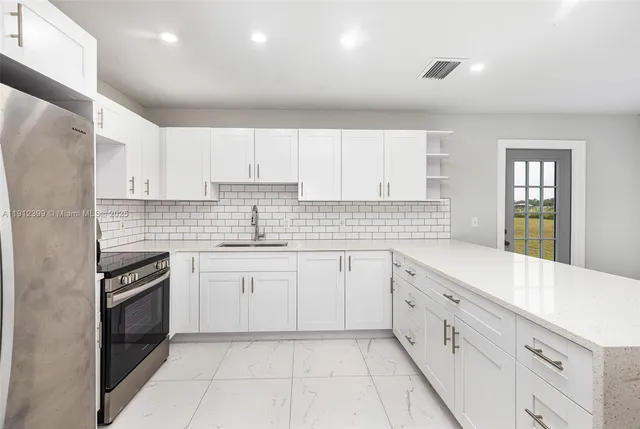 $480,000 | 2404 Silver Lake Road, LaBelle, FL 33935