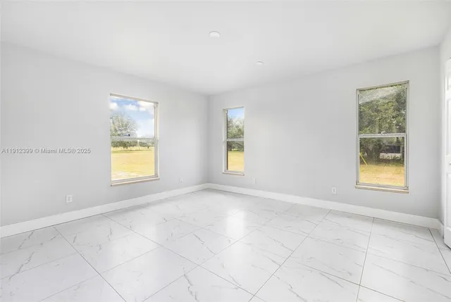 $480,000 | 2404 Silver Lake Road, LaBelle, FL 33935