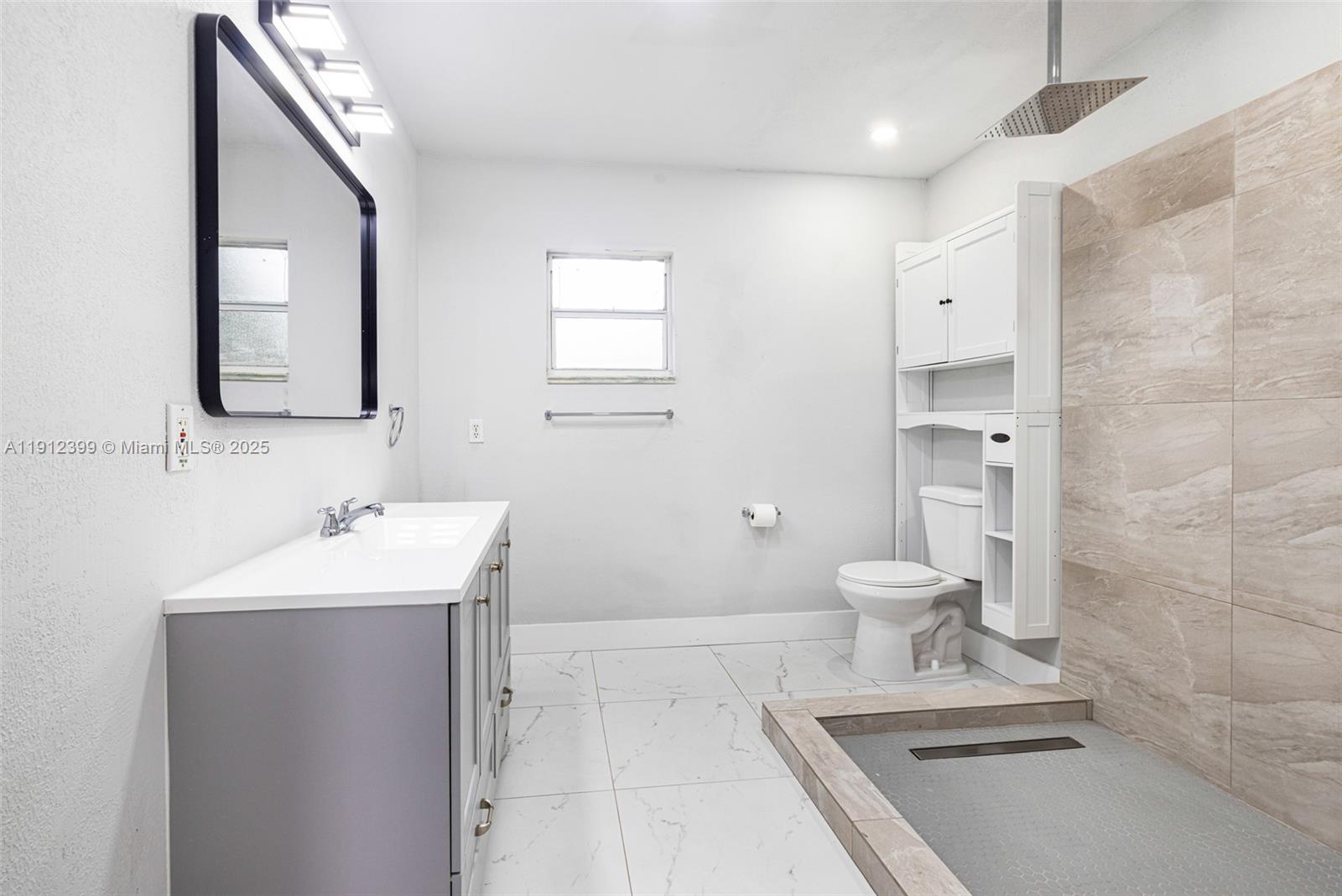 2404 Silver Lake Road LaBelle, FL 33935 - Photo 78 of 89 a bathroom with a sink toilet and shower