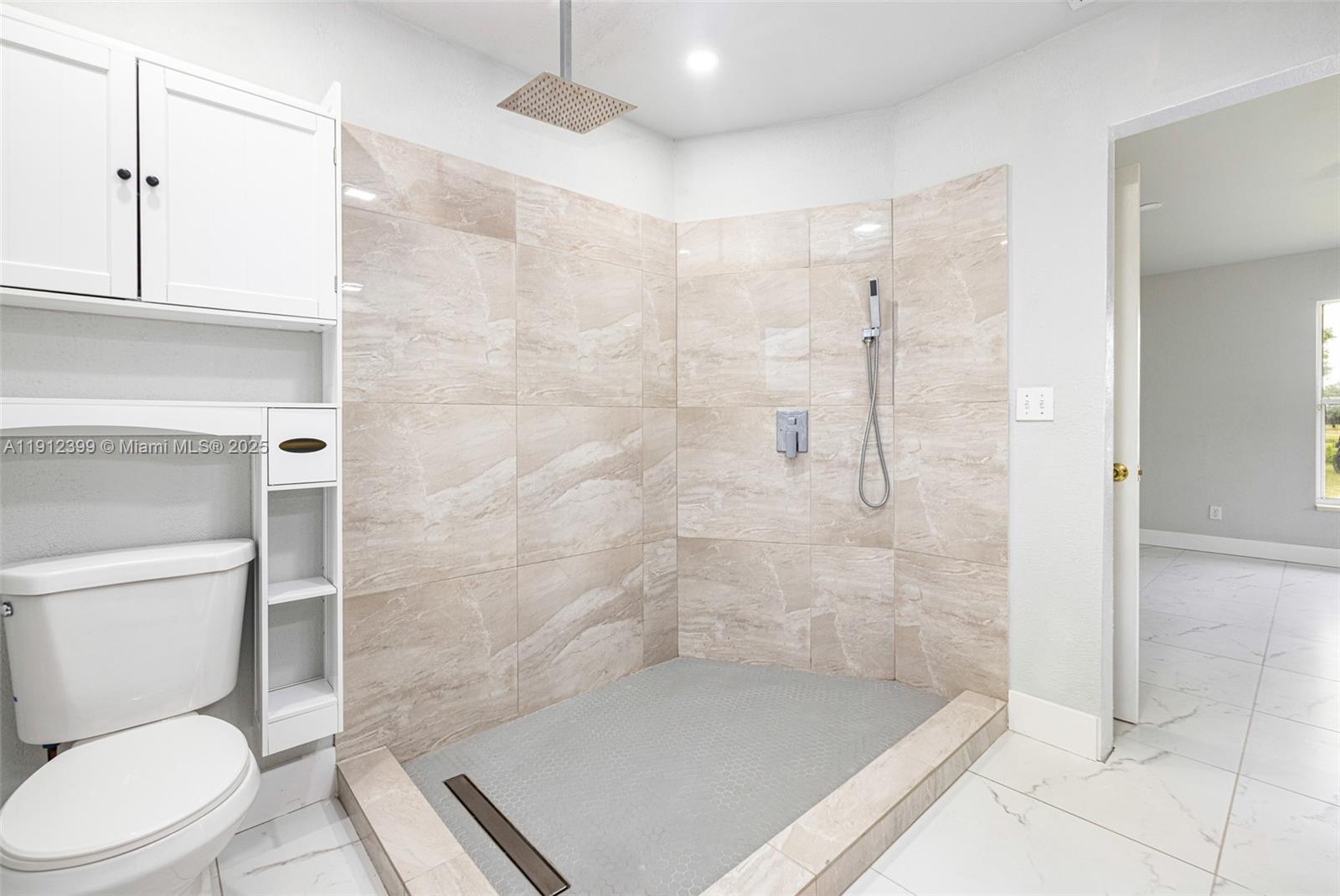 2404 Silver Lake Road LaBelle, FL 33935 - Photo 79 of 89 a bathroom with a shower a toilet and a sink