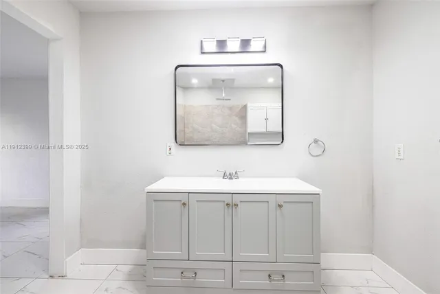 $480,000 | 2404 Silver Lake Road, LaBelle, FL 33935