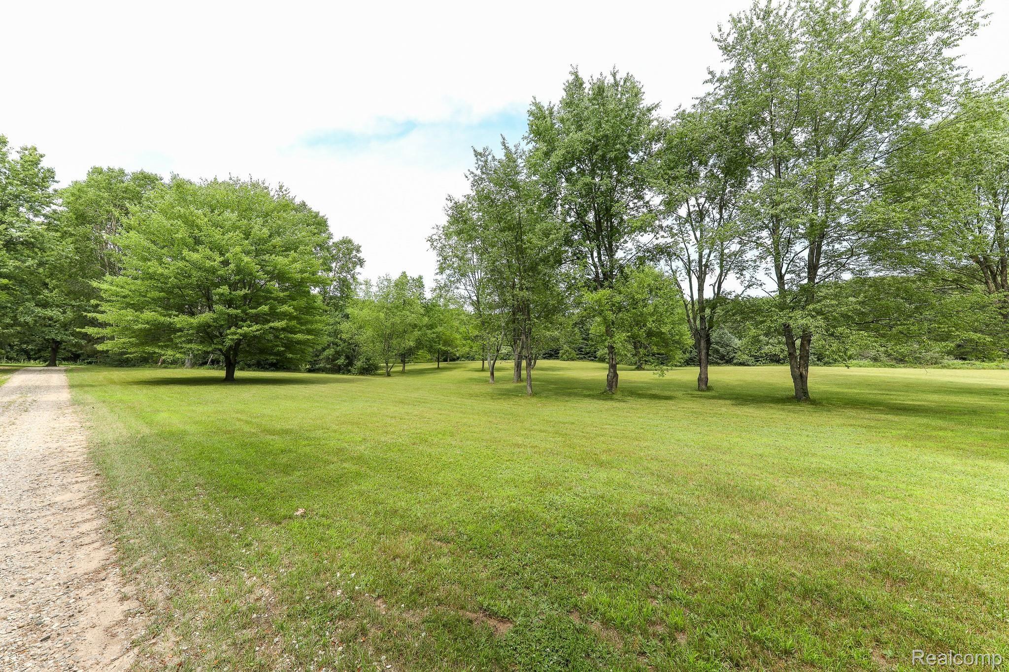 17529 Bowdish Road Gregory, MI 48137 - Photo 8 of 62 17529 Bowdish (64 of 65).jpg