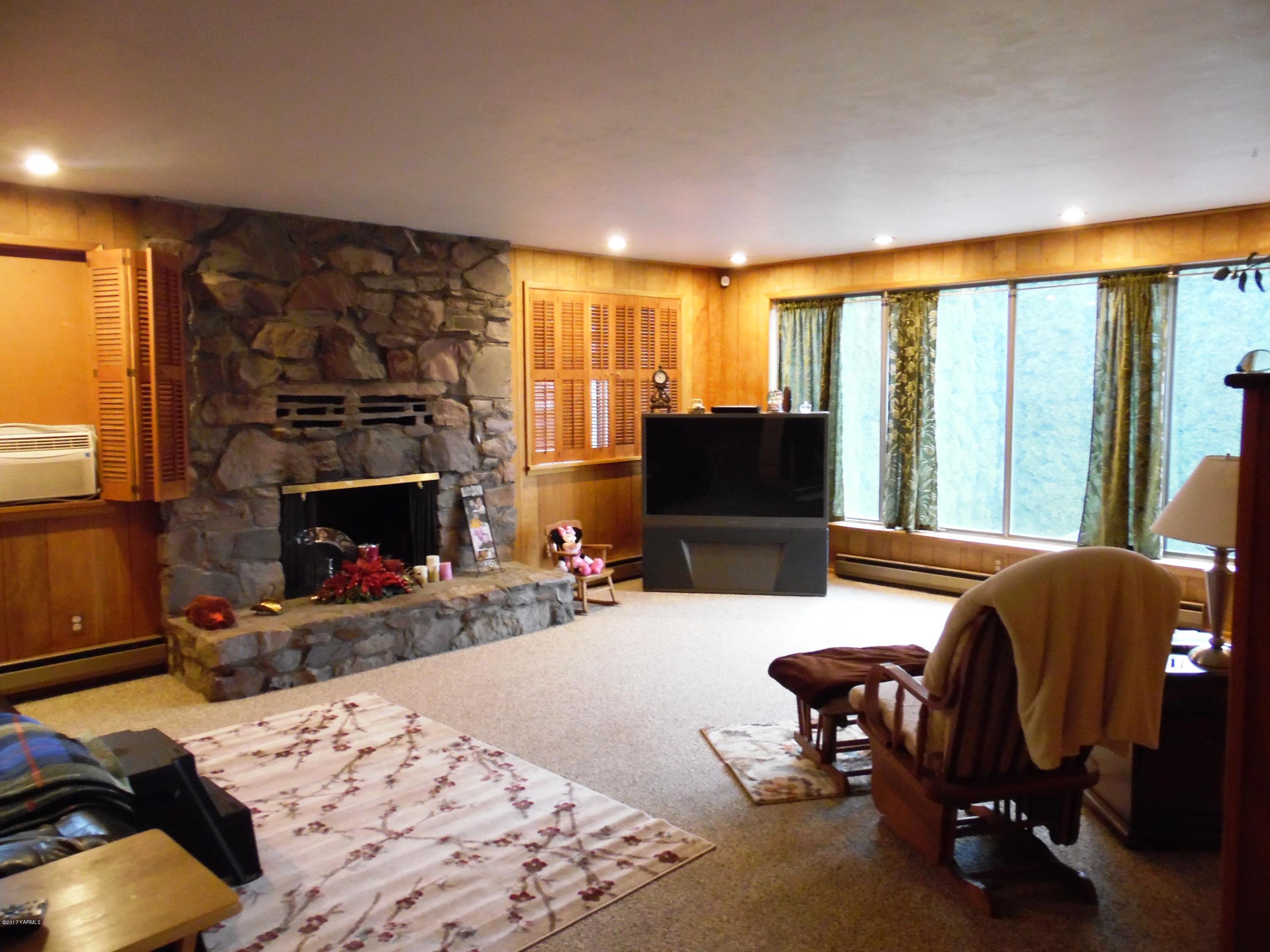 220 Rosenkranz Road Tieton, WA 98947 - Photo 11 of 48 a bedroom with furniture and a fireplace