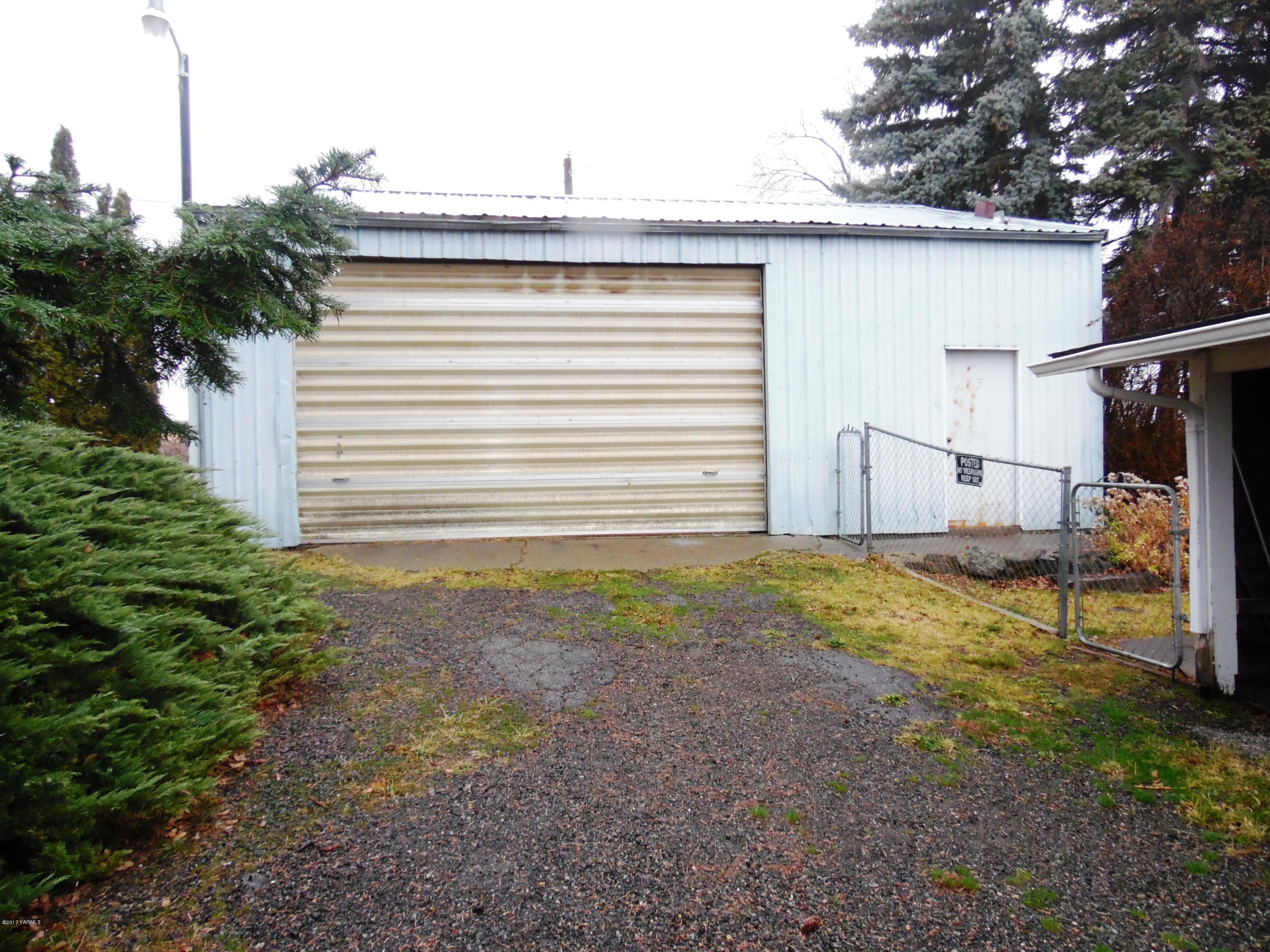 220 Rosenkranz Road Tieton, WA 98947 - Photo 21 of 48 a view of outdoor space and yard