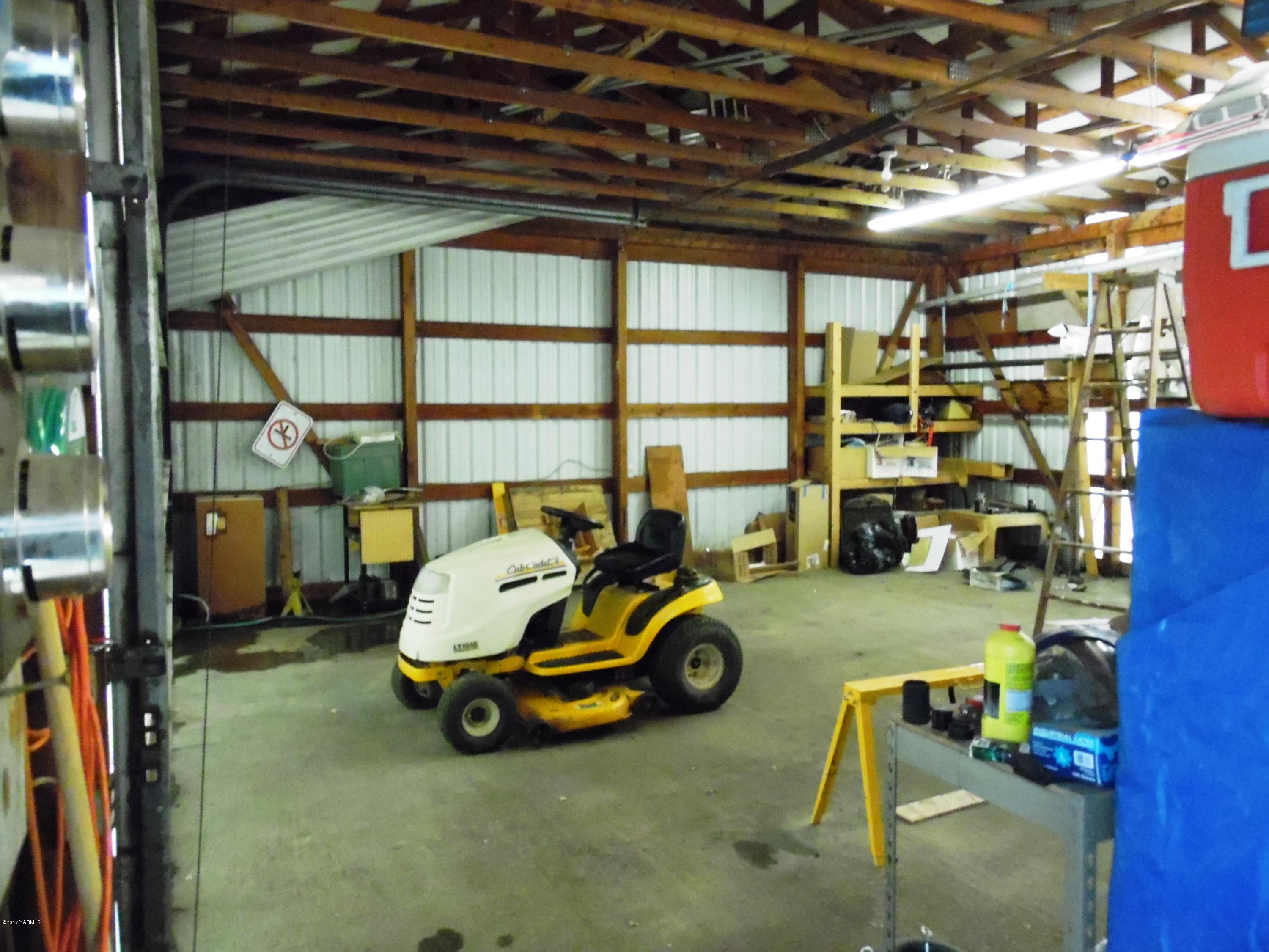 220 Rosenkranz Road Tieton, WA 98947 - Photo 23 of 48 a view of a room with gym equipment