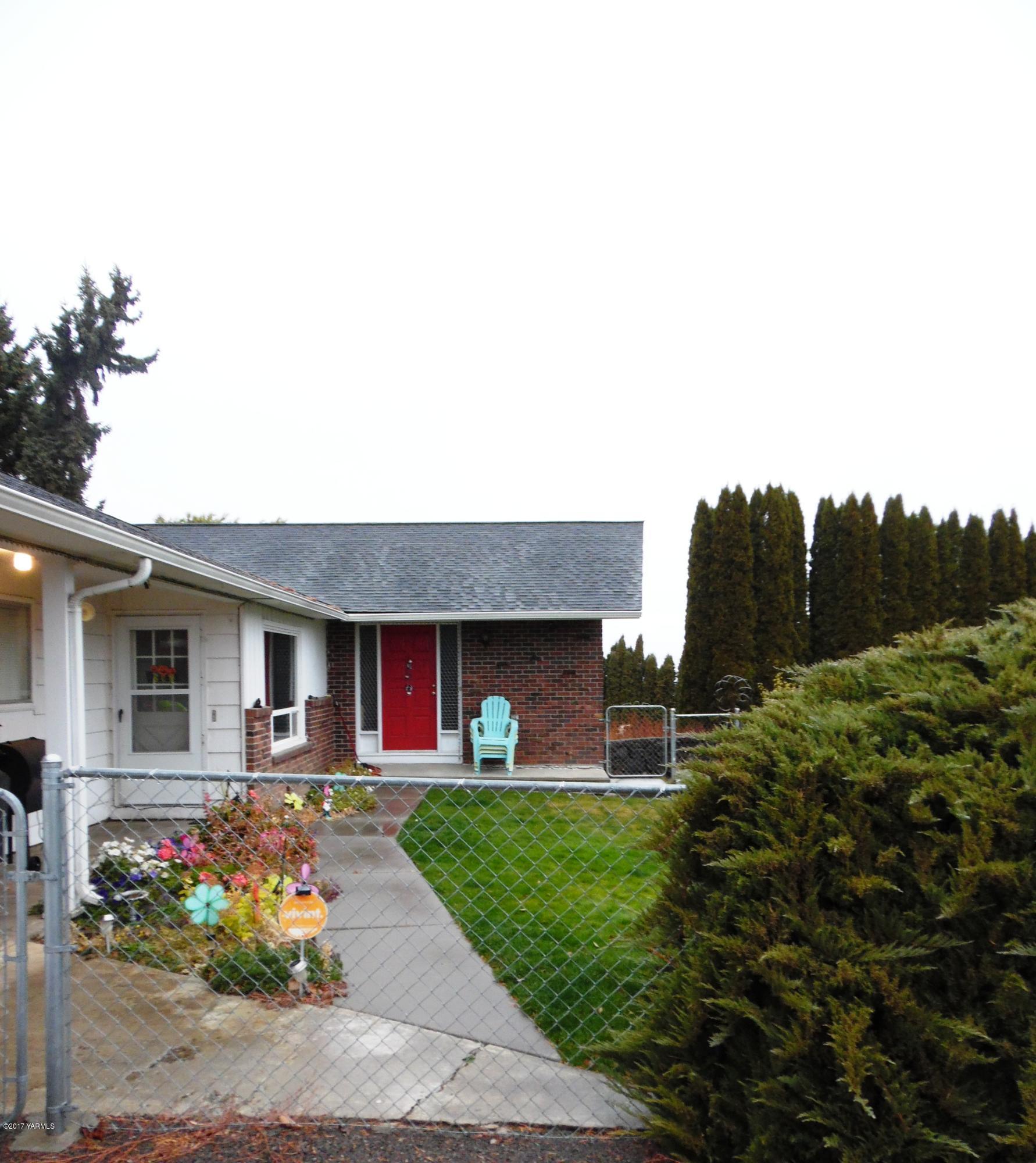 220 Rosenkranz Road Tieton, WA 98947 - Photo 4 of 48 a front view of house with a yard