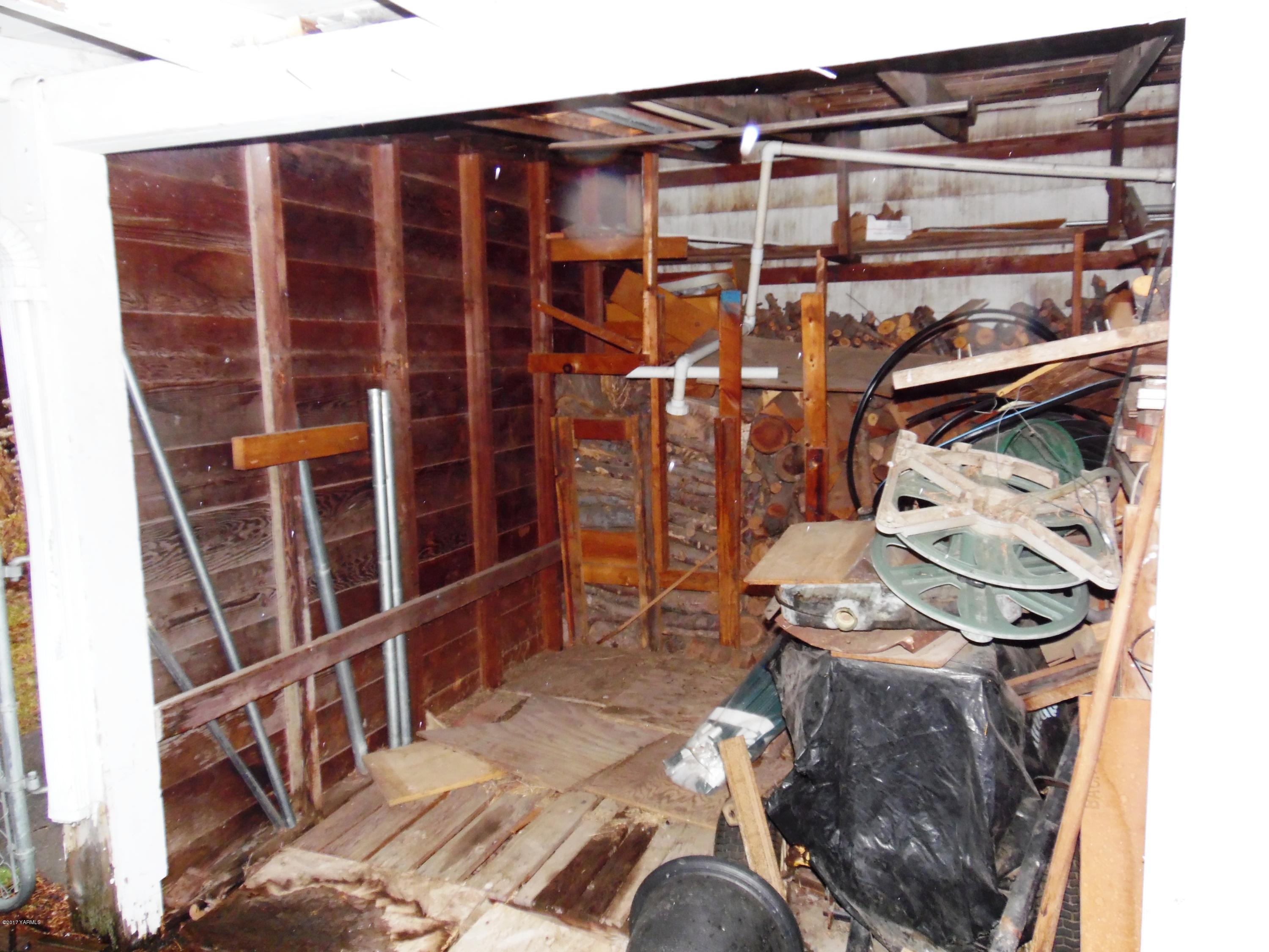 220 Rosenkranz Road Tieton, WA 98947 - Photo 36 of 48 a view of walk in closet with clothes and shoes