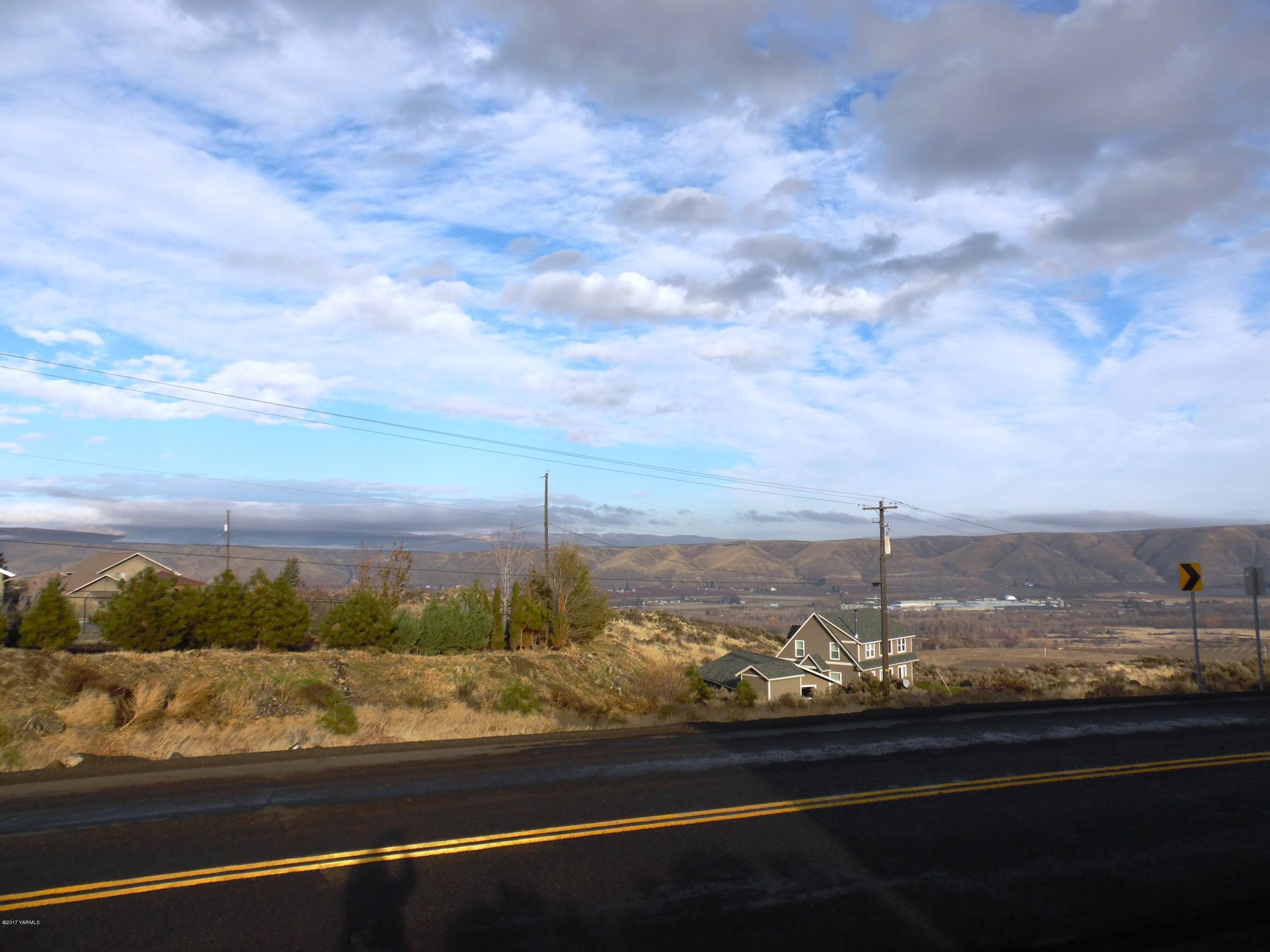 220 Rosenkranz Road Tieton, WA 98947 - Photo 43 of 48 a view of a city with ocean