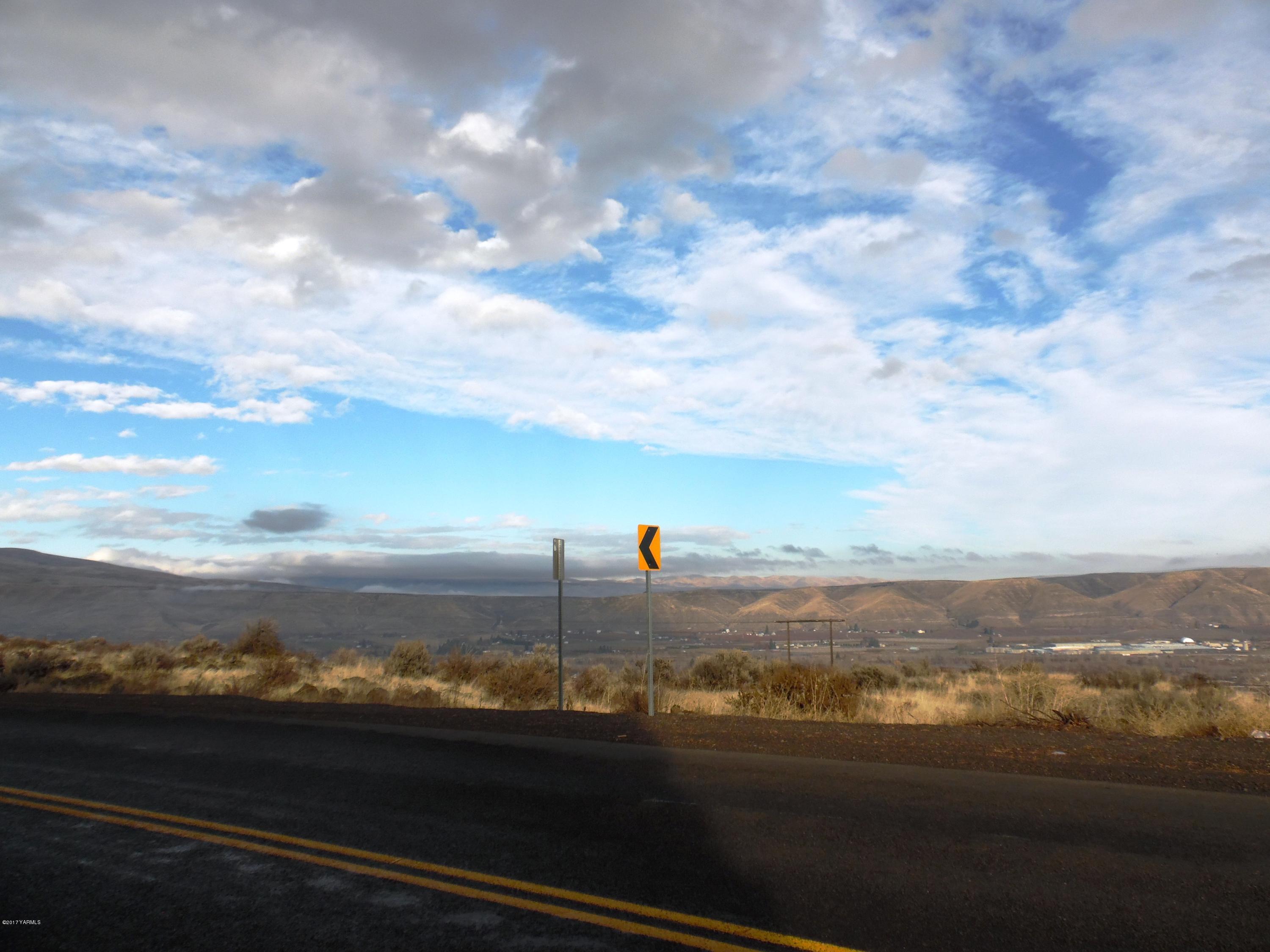 220 Rosenkranz Road Tieton, WA 98947 - Photo 47 of 48 a view of city and mountain