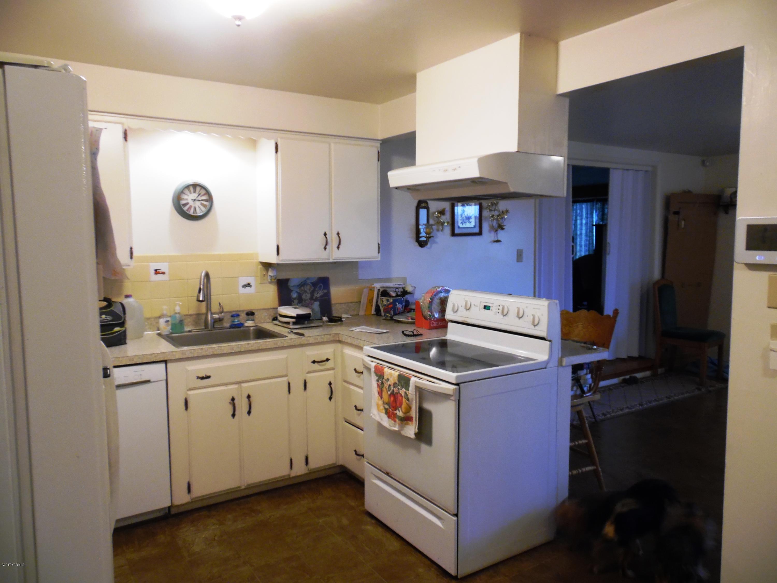220 Rosenkranz Road Tieton, WA 98947 - Photo 8 of 48 a kitchen that has a sink and a stove