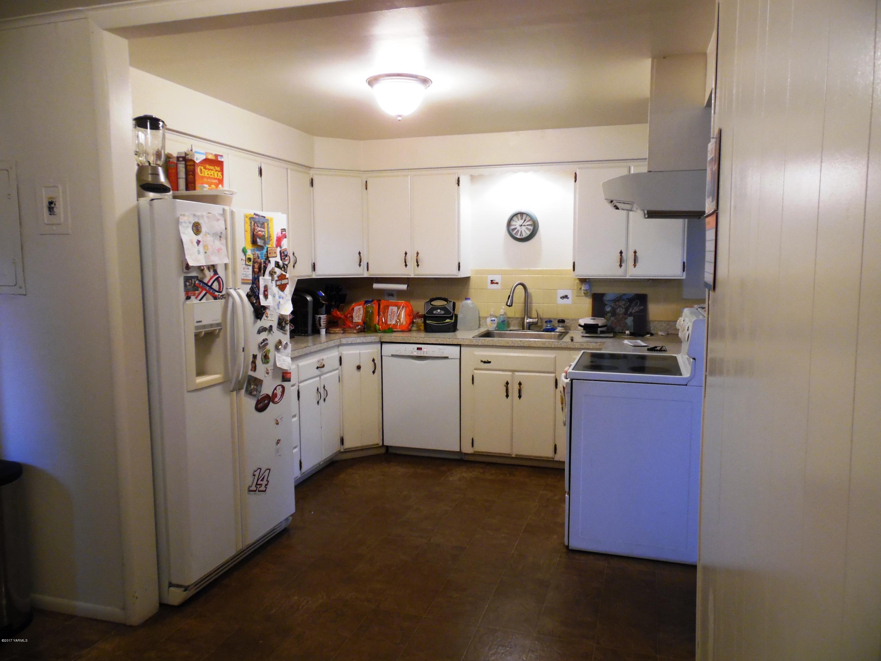 220 Rosenkranz Road Tieton, WA 98947 - Photo 9 of 48 a kitchen with cabinets a sink and appliances