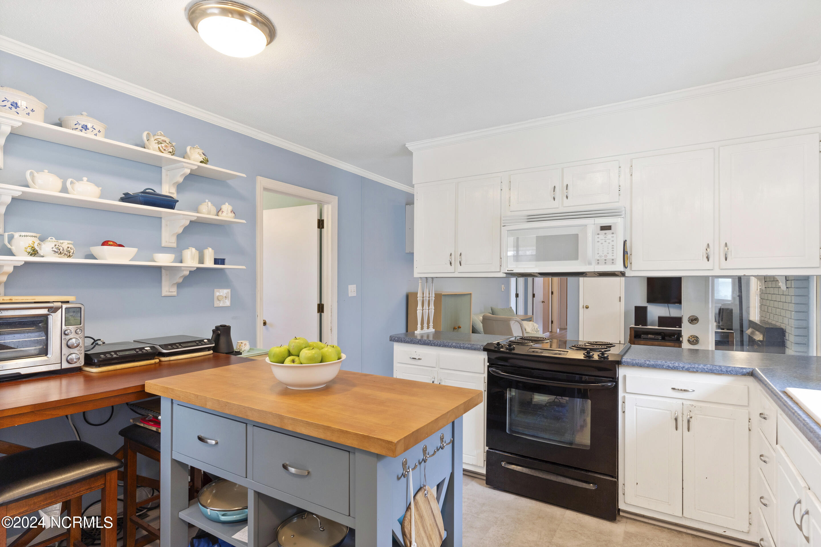 4039 Halifax Road Wilmington, NC 28403 - Photo 8 of 41 02kitchen2