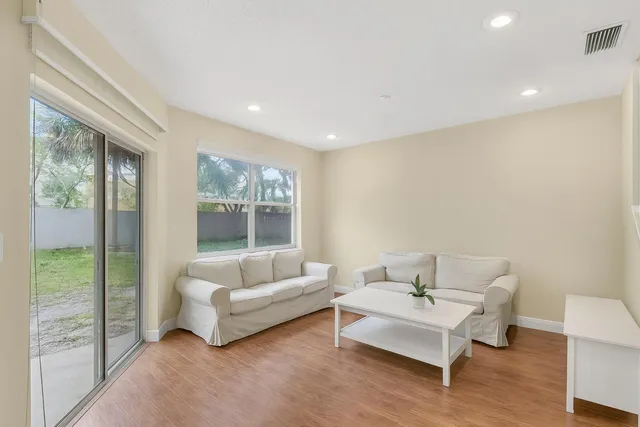 $3,600 | 20951 Via Alamanda, Unit 3, Boca Raton, FL 33428