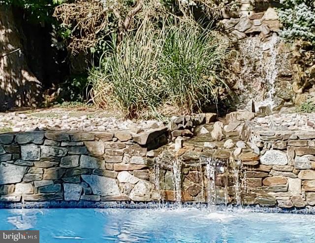 238 Riverside Road Edgewater, MD 21037 - Photo 12 of 145 Stonework & Pool waterfall