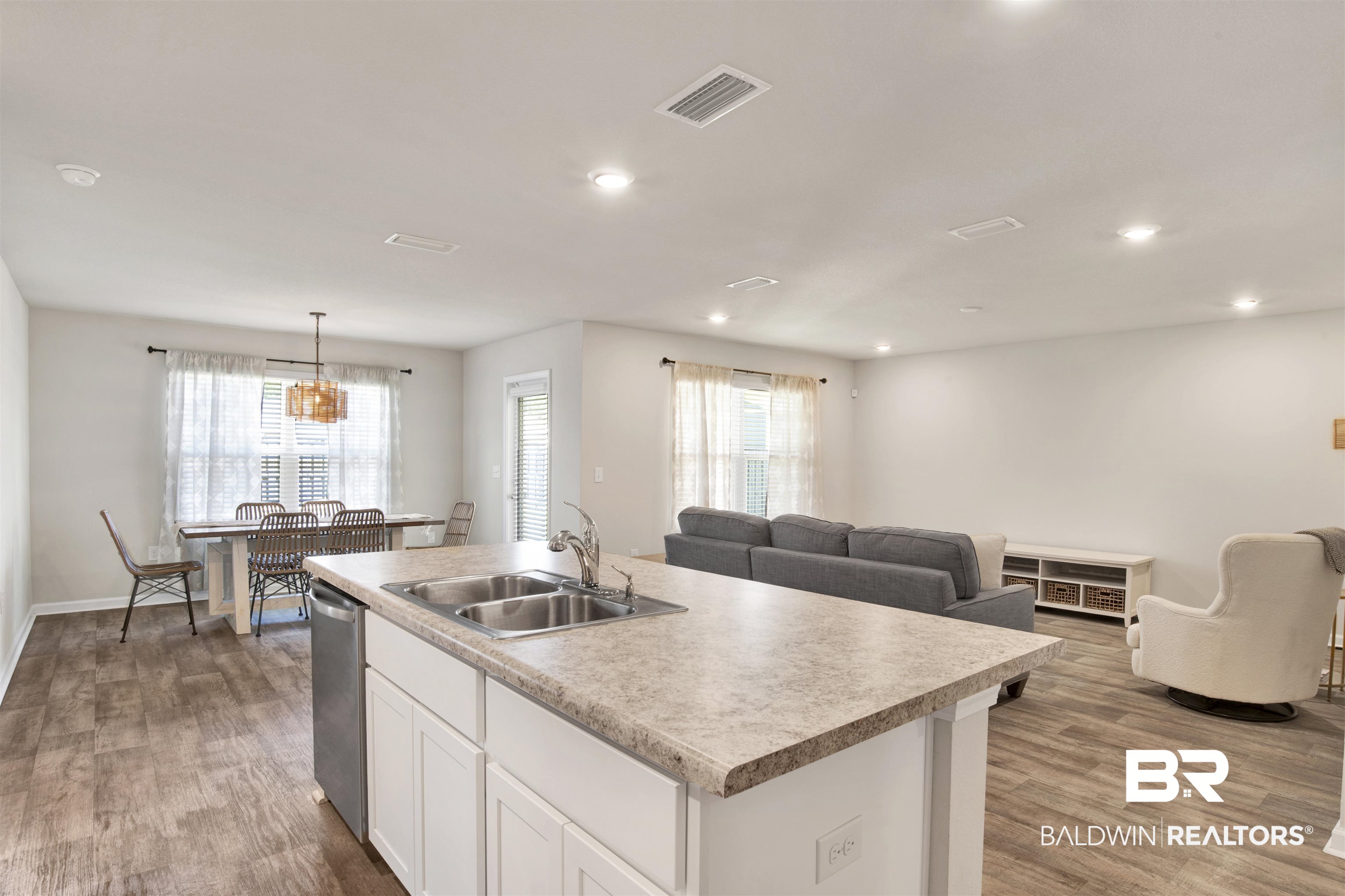 8008 Pickwick Dr. Foley, AL 36535 - Photo 11 of 33 Kitchen Eat In