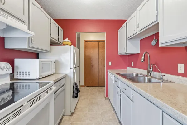 $124,900 | 2401 16th Avenue South, Unit 13, Fargo, ND 58103