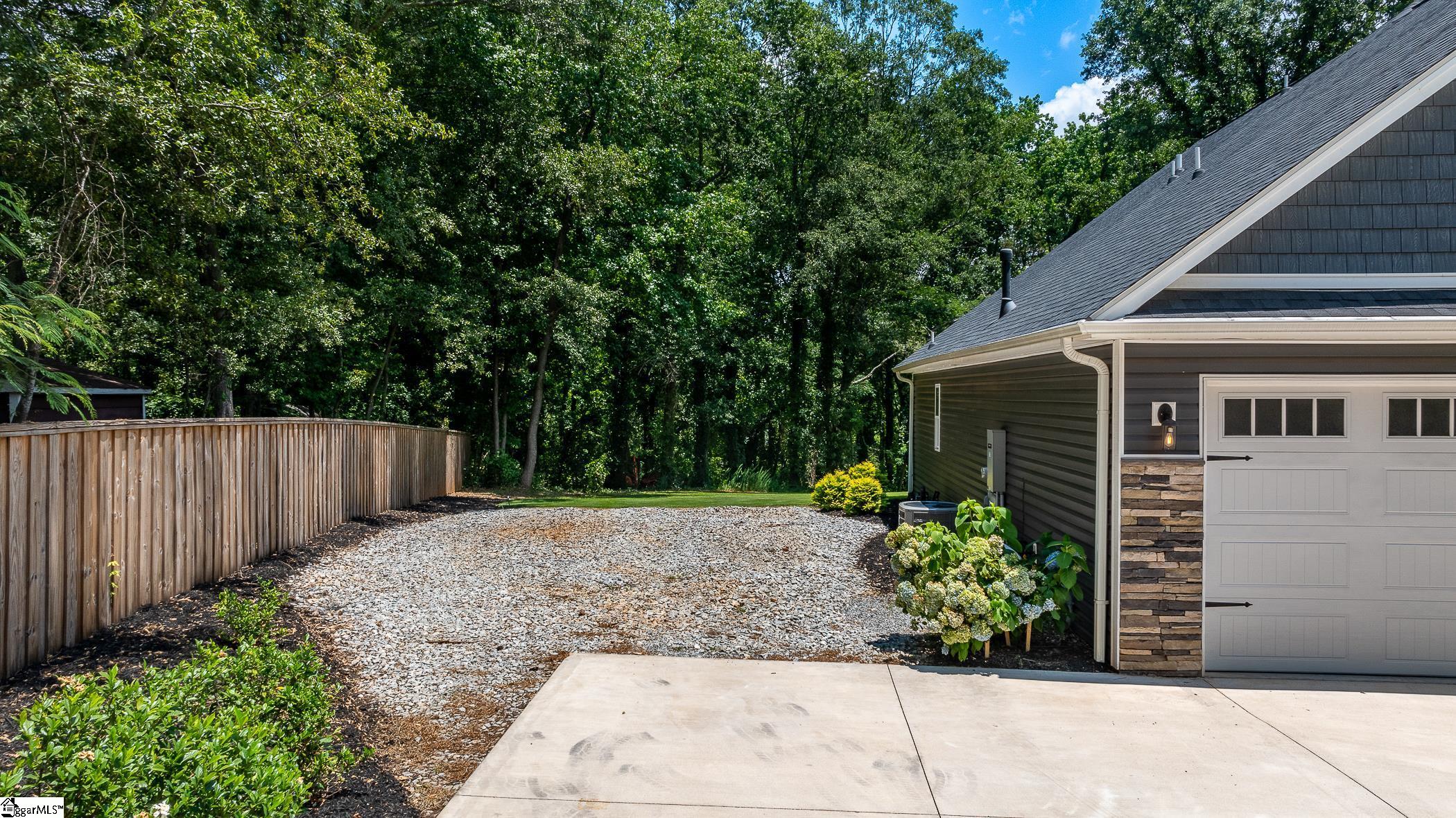 254 North Suber Road Greer, SC 29651 - Photo 5 of 37